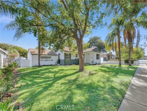 1204  Riverside  , Fullerton, CA