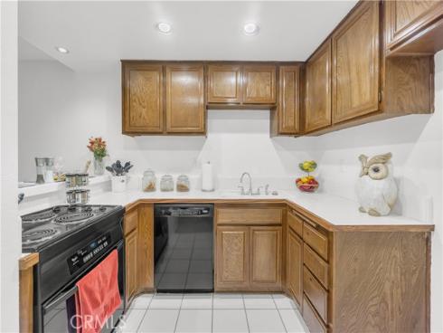 3054 Associated 22 , Fullerton, CA