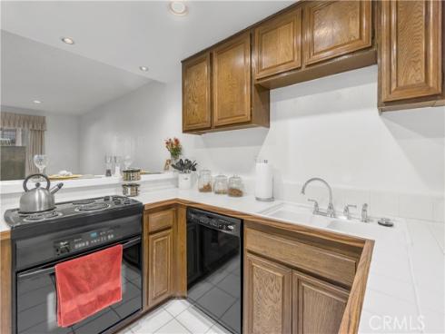 3054 Associated 22 , Fullerton, CA
