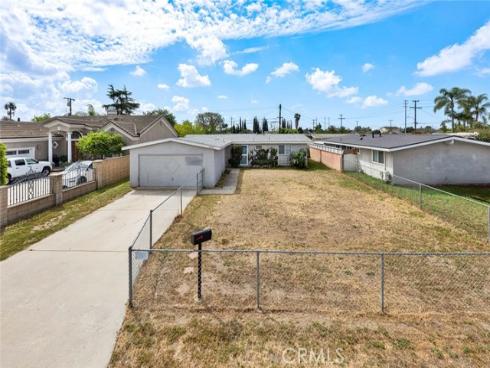 8802 Calico Avenue