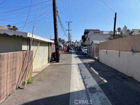 214  Walnut   Avenue, Huntington Beach, CA