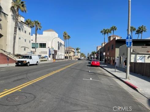 214  Walnut   Avenue, Huntington Beach, CA