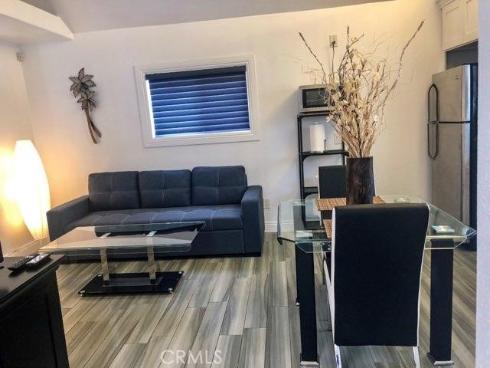 214  Walnut   Avenue, Huntington Beach, CA