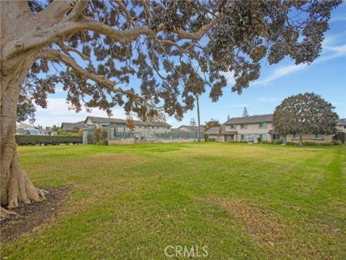 4698 Heil 23C Avenue, Huntington Beach, CA