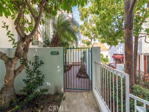 7412 Seabluff 107 Drive, Huntington Beach, CA