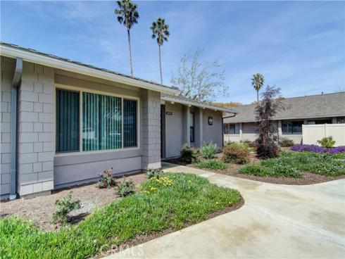 8566  Larkhall  809D  Circle, Huntington Beach, CA