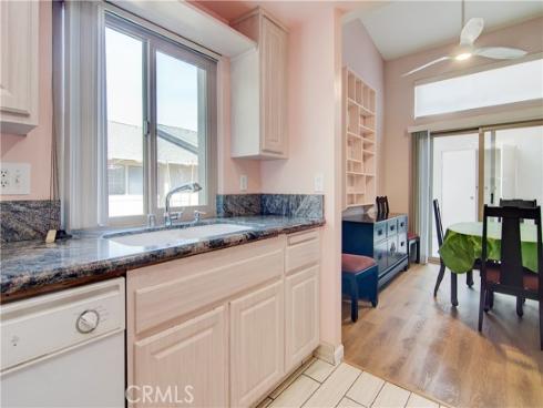 8566  Larkhall  809D  Circle, Huntington Beach, CA