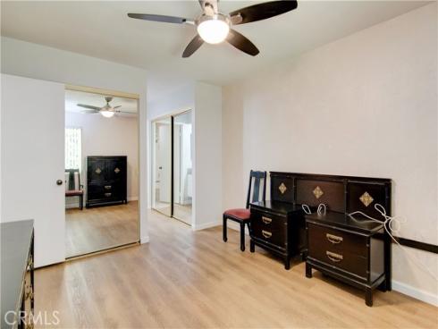 8566  Larkhall  809D  Circle, Huntington Beach, CA