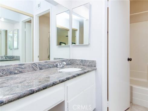 8566  Larkhall  809D  Circle, Huntington Beach, CA