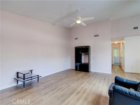 8566  Larkhall  809D  Circle, Huntington Beach, CA