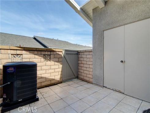 8566  Larkhall  809D  Circle, Huntington Beach, CA
