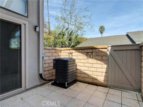 8566  Larkhall  809D  Circle, Huntington Beach, CA