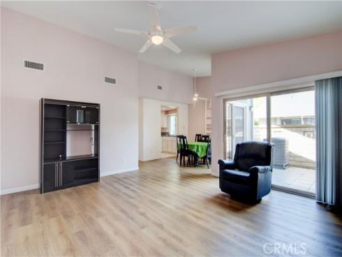 8566  Larkhall  809D  Circle, Huntington Beach, CA