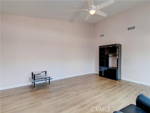 8566  Larkhall  809D  Circle, Huntington Beach, CA