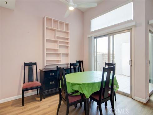 8566  Larkhall  809D  Circle, Huntington Beach, CA