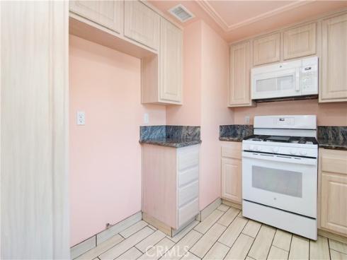 8566  Larkhall  809D  Circle, Huntington Beach, CA