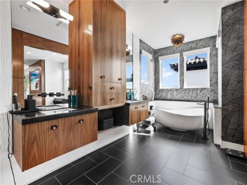 1814 Main Street, Huntington Beach, CA