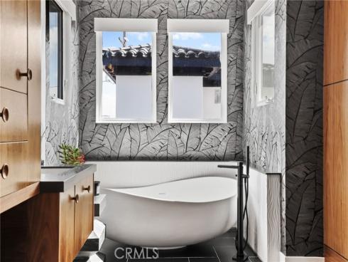 1814 Main Street, Huntington Beach, CA