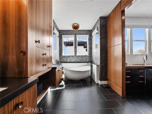 1814 Main Street, Huntington Beach, CA