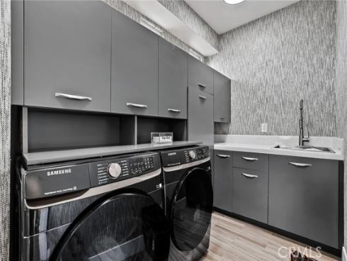 1814 Main Street, Huntington Beach, CA