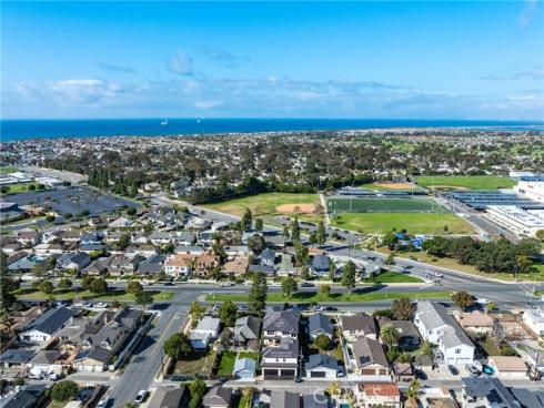 1814  Main   Street, Huntington Beach, CA