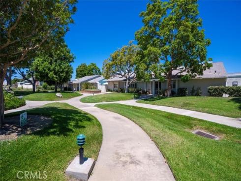 8933 Amador 1316C Circle, Huntington Beach, CA