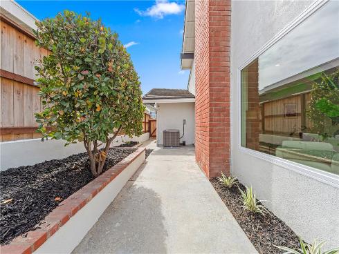6781 Lawn Haven Drive, Huntington Beach, CA