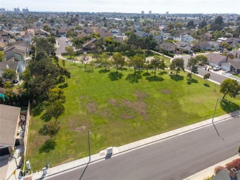 8441 Norfolk Drive, Huntington Beach, CA