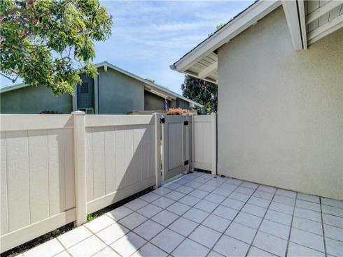 8933 Amador 1317C Circle, Huntington Beach, CA