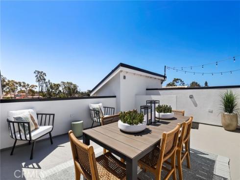 19011  Main  121  Street, Huntington Beach, CA