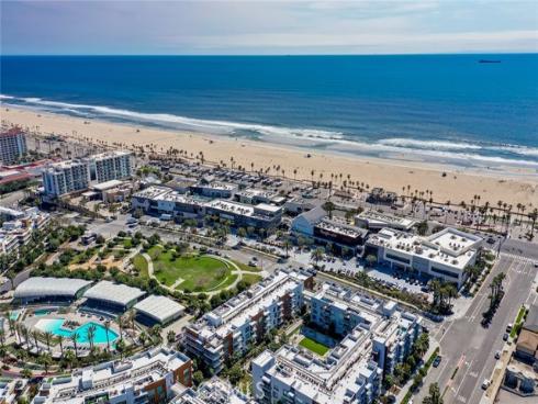 310  Lake  216  Street, Huntington Beach, CA