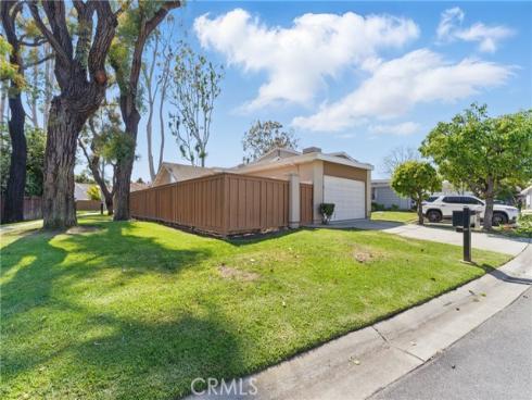 8292 Manifesto Circle, Huntington Beach, CA