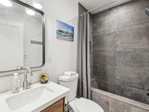 711 Pacific Coast Highway 206 , Huntington Beach, CA