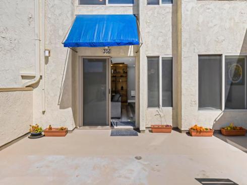 711 Pacific Coast Highway 206 , Huntington Beach, CA