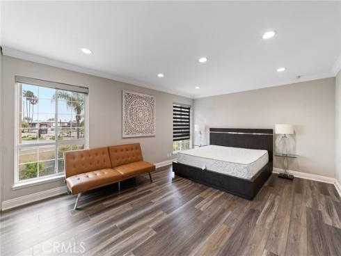 9961 Kings Canyon Drive, Huntington Beach, CA