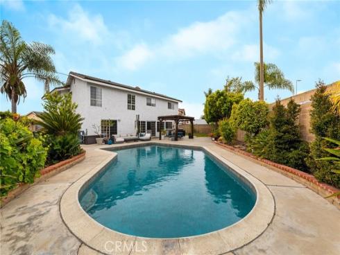 9961 Kings Canyon Drive, Huntington Beach, CA