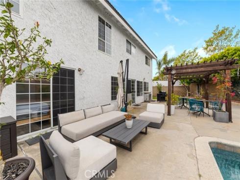 9961 Kings Canyon Drive, Huntington Beach, CA