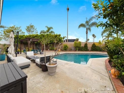 9961 Kings Canyon Drive, Huntington Beach, CA