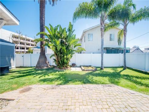 7822 Sycamore Drive, Huntington Beach, CA