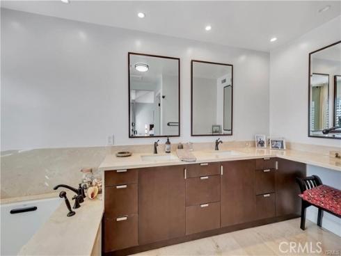 19361 Maidstone Lane, Huntington Beach, CA