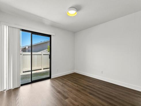 8566 Larkhall Cir 805C Circle, Huntington Beach, CA