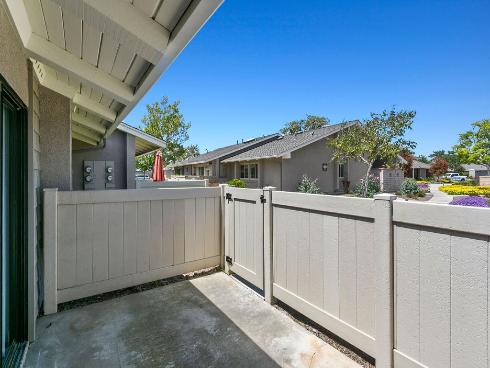 8566 Larkhall Cir 805C Circle, Huntington Beach, CA