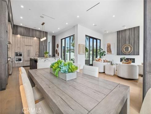 215 Lincoln Avenue, Huntington Beach, CA