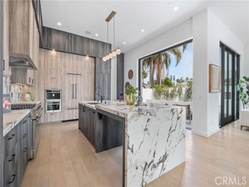 215 Lincoln Avenue, Huntington Beach, CA