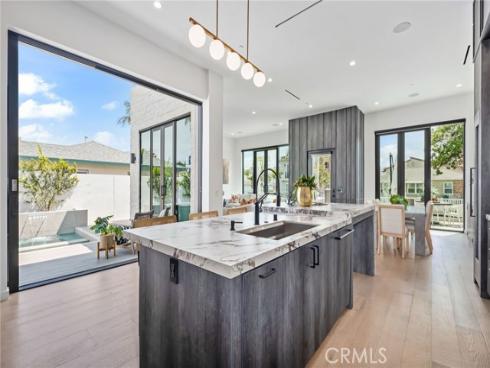 215 Lincoln Avenue, Huntington Beach, CA