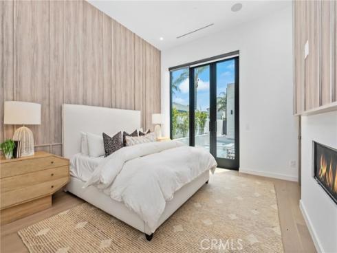 215 Lincoln Avenue, Huntington Beach, CA