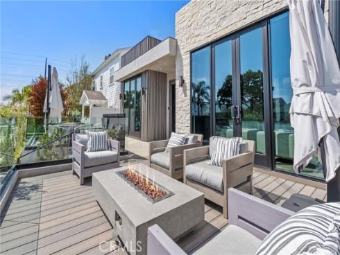 215 Lincoln Avenue, Huntington Beach, CA