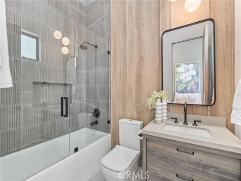 215 Lincoln Avenue, Huntington Beach, CA