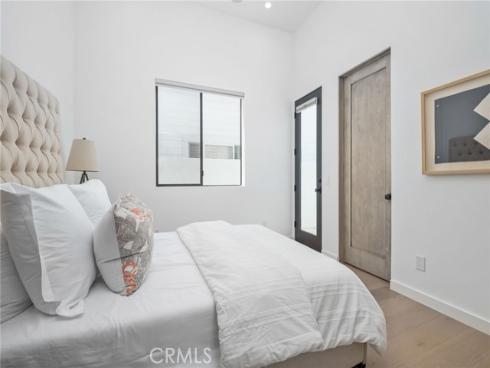 215 Lincoln Avenue, Huntington Beach, CA