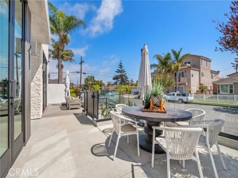 215 Lincoln Avenue, Huntington Beach, CA